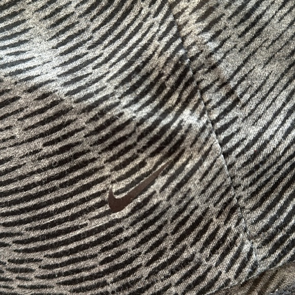 Nike DRI-FIT loose fitting activewear top S/M - Picture 4 of 5